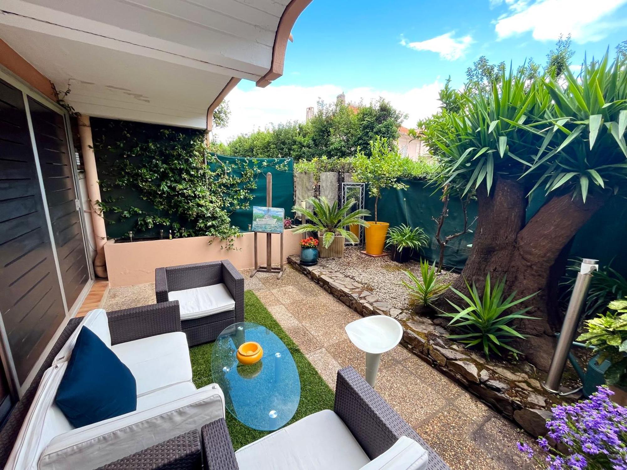 Private Garden In Center Of Saint Tropezアパートメント エクステリア 写真